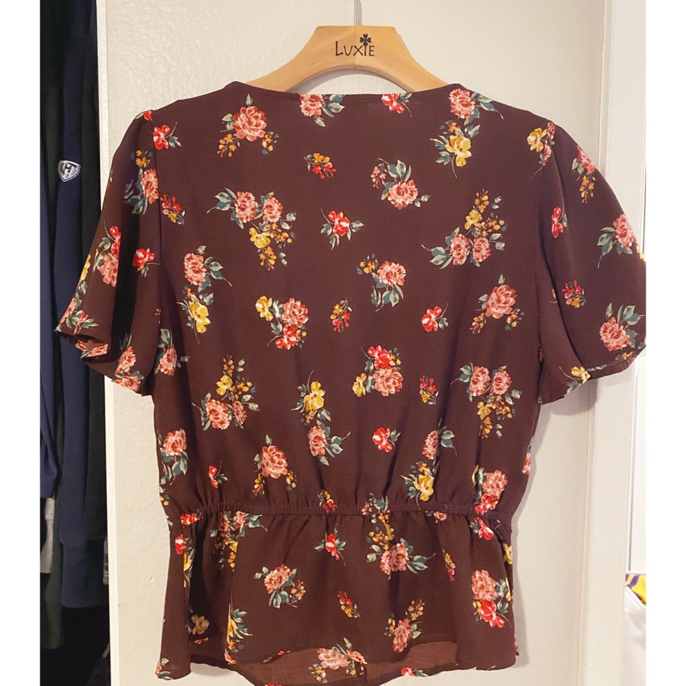 Flowered top - Picture 3 of 3